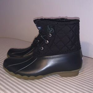 Sperry Saltwater Quilted Winter Boots Size 4